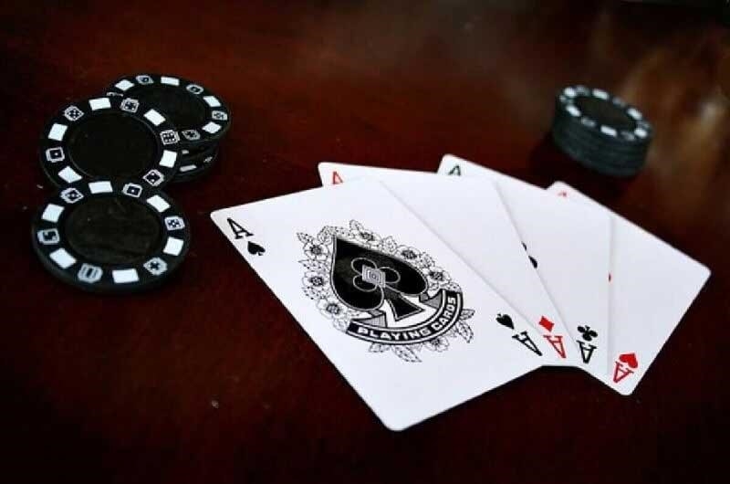 Luật chơi bài Catte dựa trên việc sử dụng một bộ bài thông thường gồm 52 lá, và có thể chơi từ 2 đến 10 người. Trò chơi này yêu cầu người chơi có khả năng phân tích và đánh giá các lá bài trong tay để đưa ra các quyết định đúng đắn.